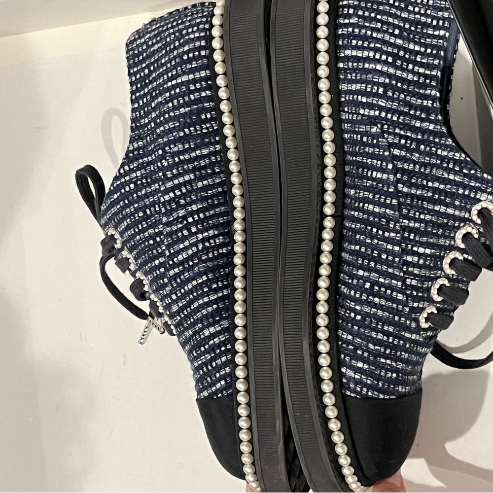 Chanel pearl shoes - Picture 3 of 13